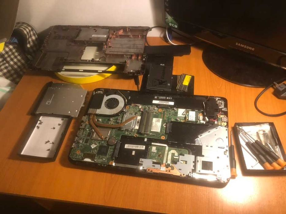 Servicii de schimbare RAM, PASTA TERMALA, DE CURATARE, şi Windows LICENȚE sau activations.