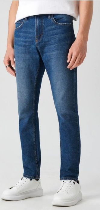 Blugi albaștri, noi cu eticheta