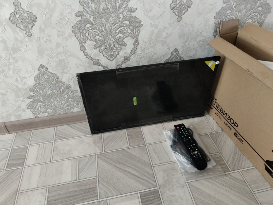 телевизор LED / новый / 60см