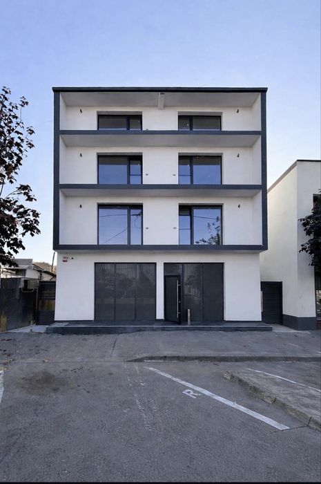 Inchiriez cladire , spatiu comercial