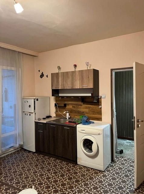 Дава се под наем Двустаен апартамент в Пловдив, Гагарин - 62 кв.м за 255 € - Снимка #1