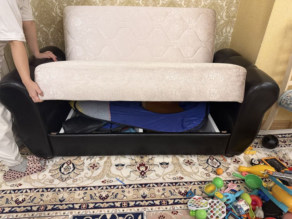 Диван и диван по меньше б/у