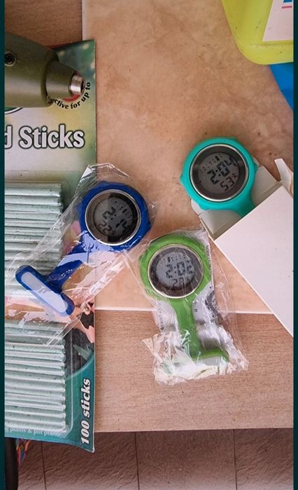 Ceas și badge pentru cadre medicala si nu numai