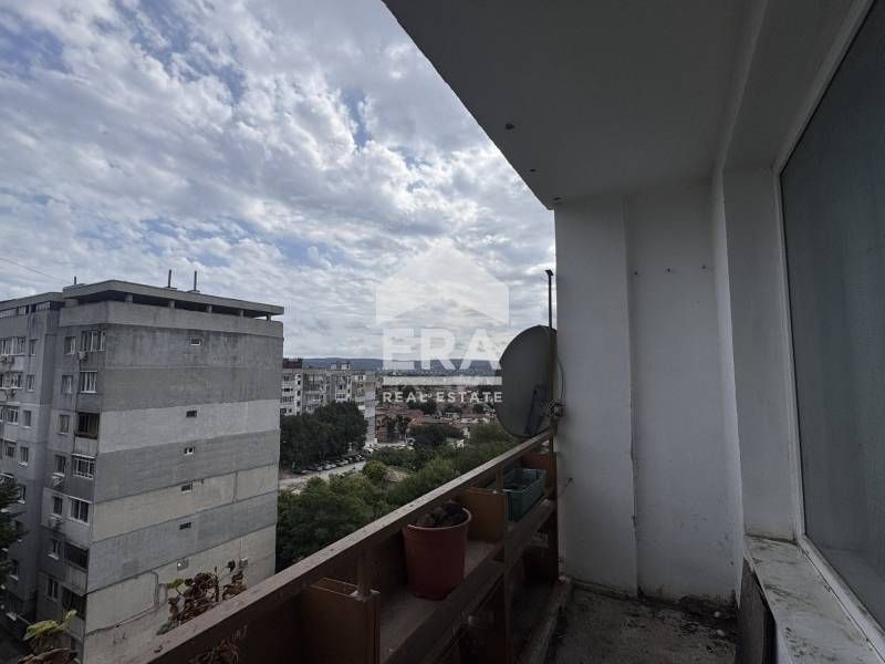 ЕКСКЛУЗИВНО! Тристаен апартамент на спирка Родина до МОЛ Варна