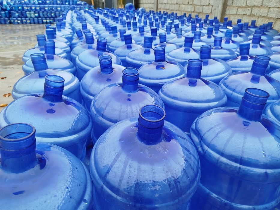 Баклашка сотилади 19 литрлик  7000 сум