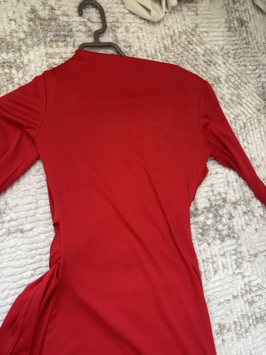 эффектное красное платье