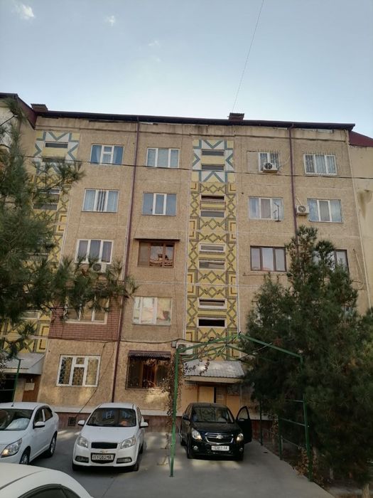 Срочно Продаётся 3 комнатная квартира 1 этаж