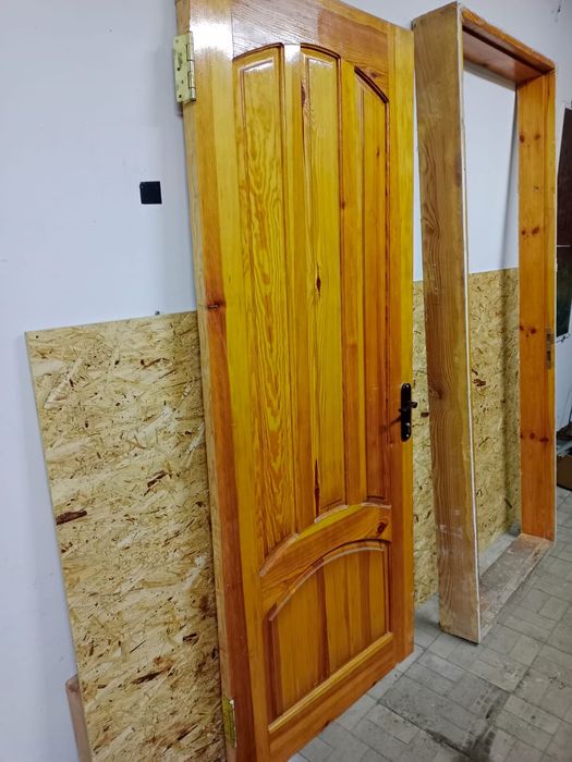 Продам дверь с коробкой