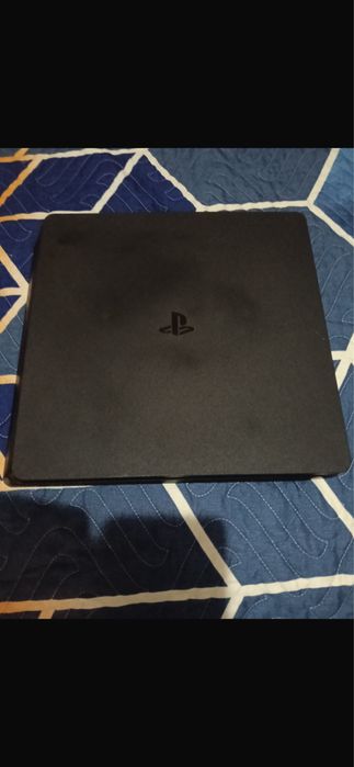 Pachet Complet PlayStation 4 (PS4) Slim 500GB + 2 Manete + 8 Jocuri de Top