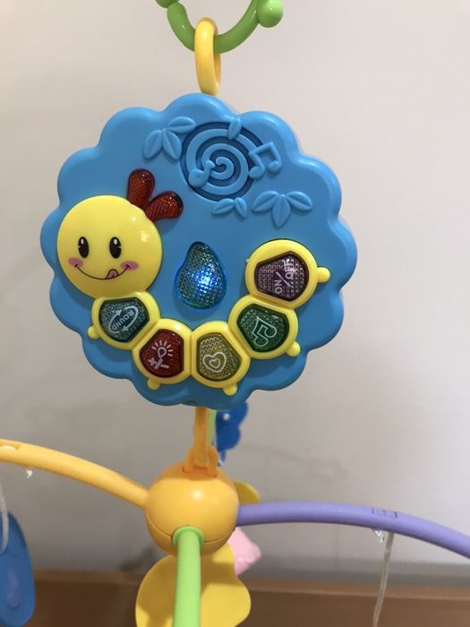 Въртележка за креватче + подарък