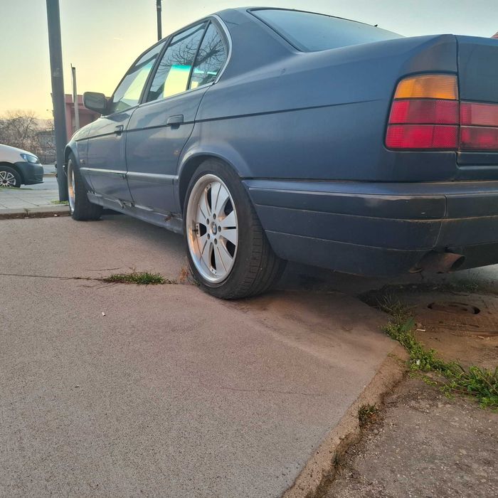 искам да продам комплект от 4 оригинални 18ки с гуми Bridgstone