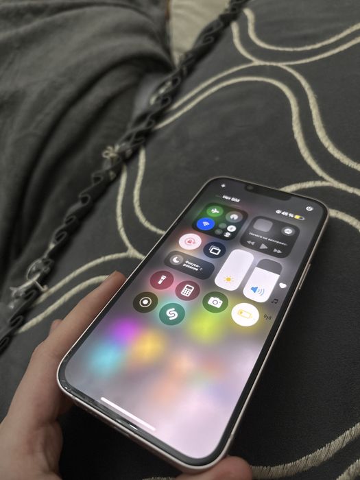 продам 13 айфон , 83% аккумулятор