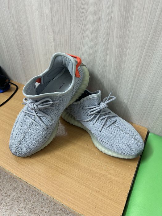 Кроссовки , изи