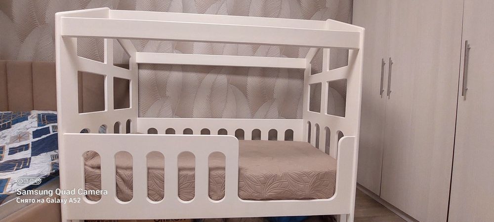 Продам детскую кровать домик