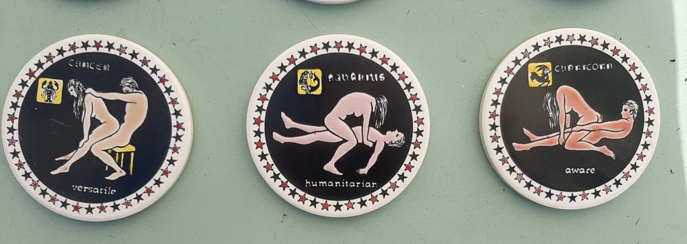 Подложки за чаши, еротично изкуство