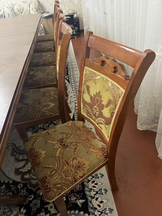 Стол с 12 стульями