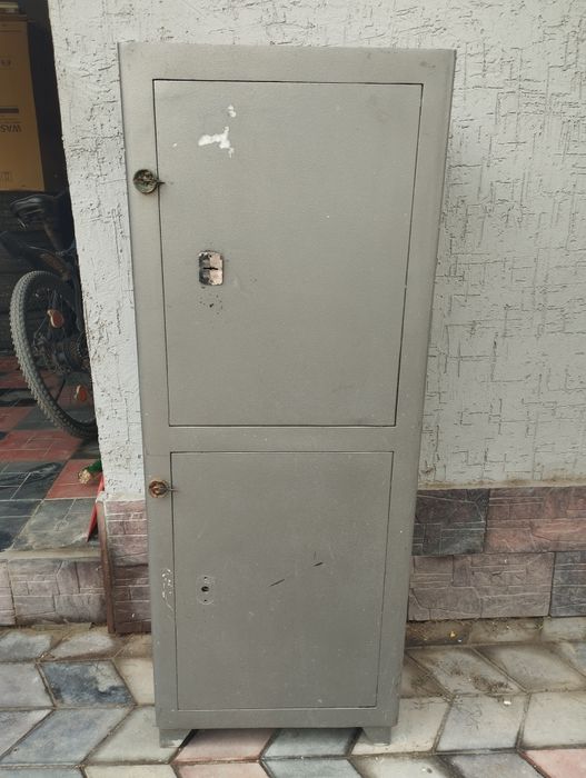 Сейф железный прочный