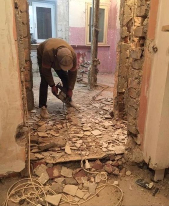 Debarasări mobila, Demolari manuale, Decopertat gresie/faiantă