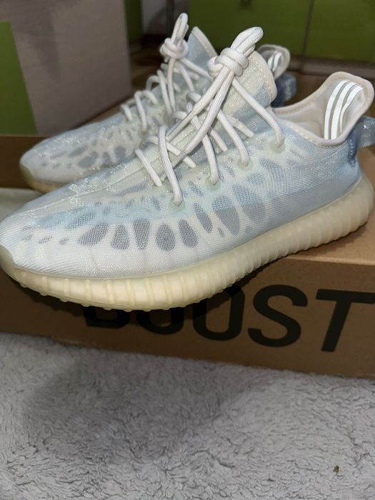 Yeezy 350V2 Mono Ice marimea 42 2/3