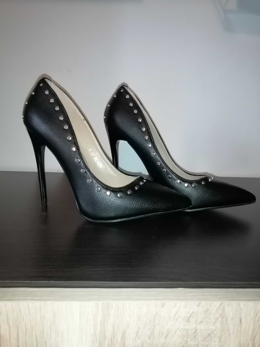 Pantofi noi, stare foarte bună, nepurtati