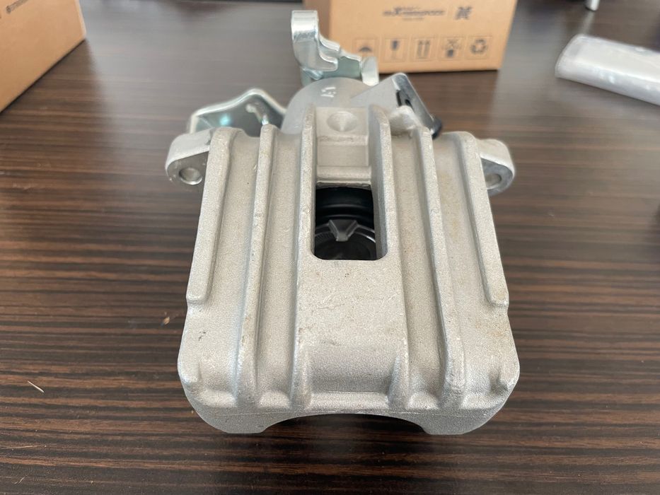 НОВИ Задни спирачни апарати Audi A3 Golf 4 Seat Leon Skoda Octavia