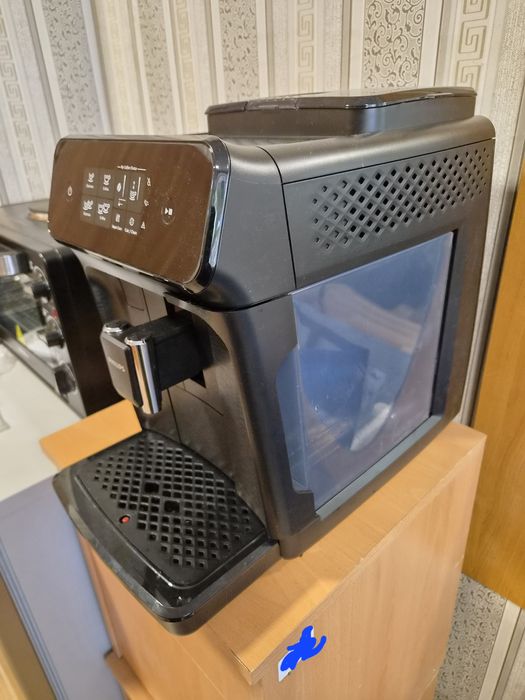 Продавам кафеавтомат PHILIPS 1200series