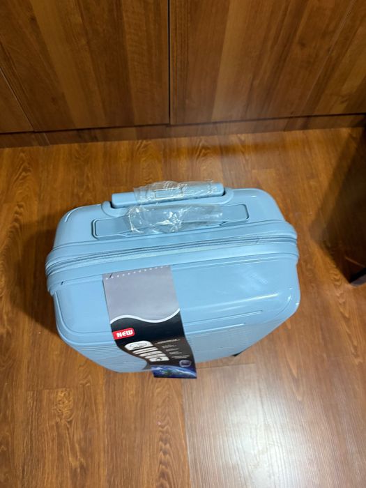 Чемодан для путешествия с замком