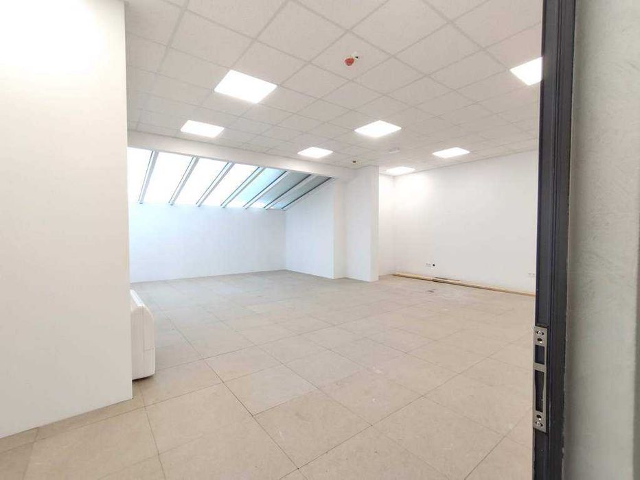 Дава се под наем Магазин в София, Зона Б-18 - 289 кв.м за 5196 € - Снимка #2
