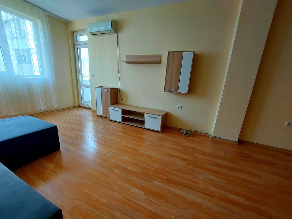 Дава се под наем Двустаен апартамент в Бургас, Славейков - 64 кв.м за 229.5 € - Снимка #1