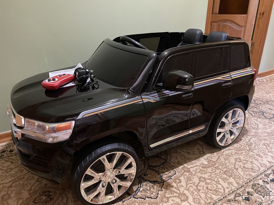 Детский электромобиль Toyota Land Cruiser