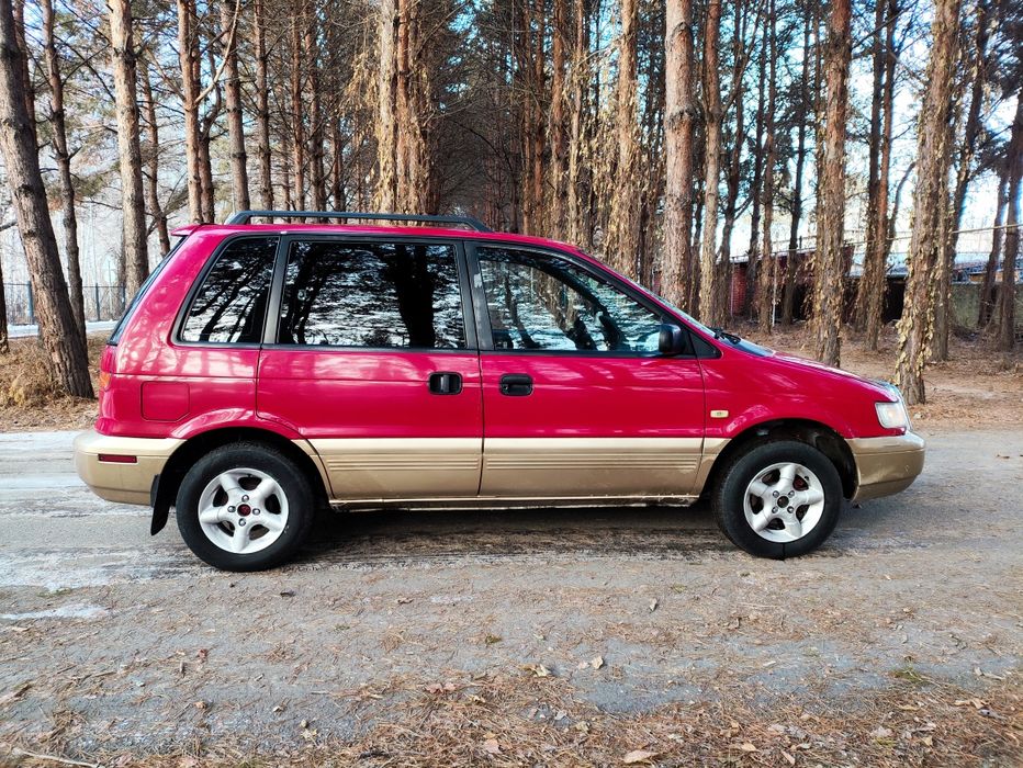 Продам Митсубиси Спейс рунер