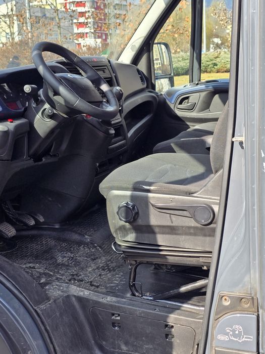 Vând Iveco Daily 35 S 18 cu lift