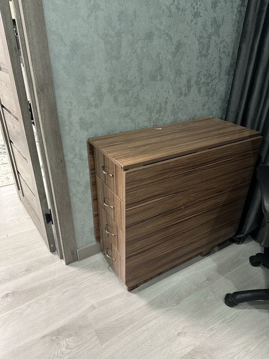 Стол раскладной в гостиную и для большого количество гостей