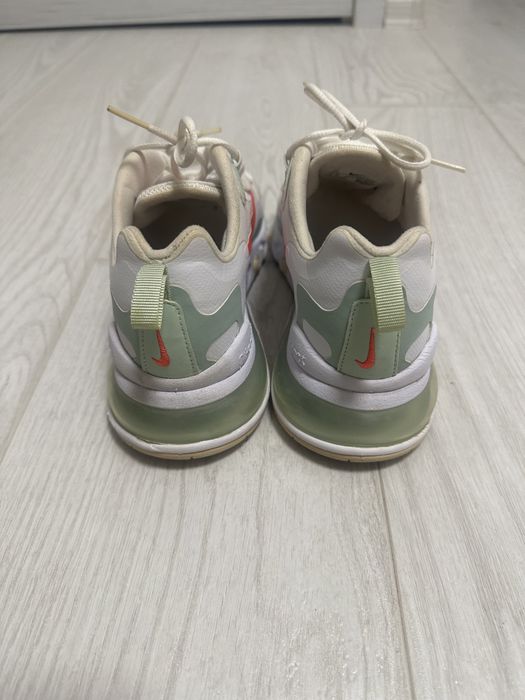 Дамски маратонки Nike 270