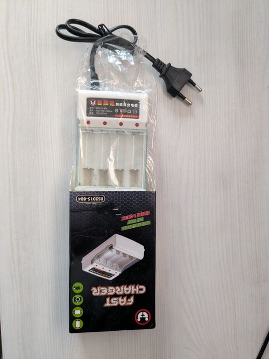 Încărcător acumulatori AA și AAA de 1,2 V nou