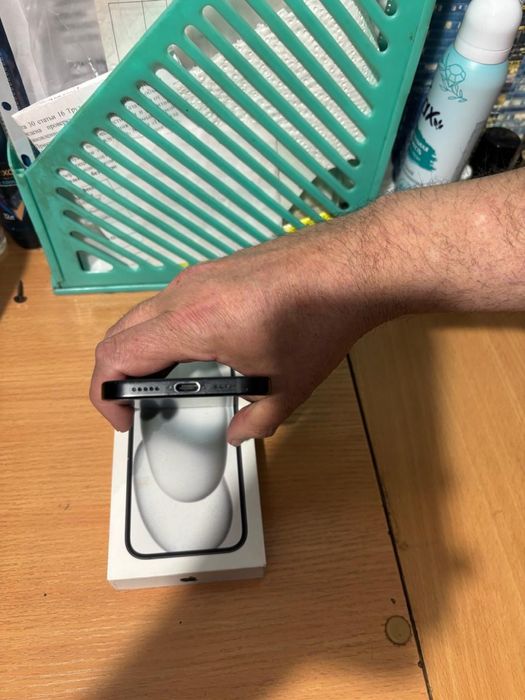 продаю айфон 15 акб 79%