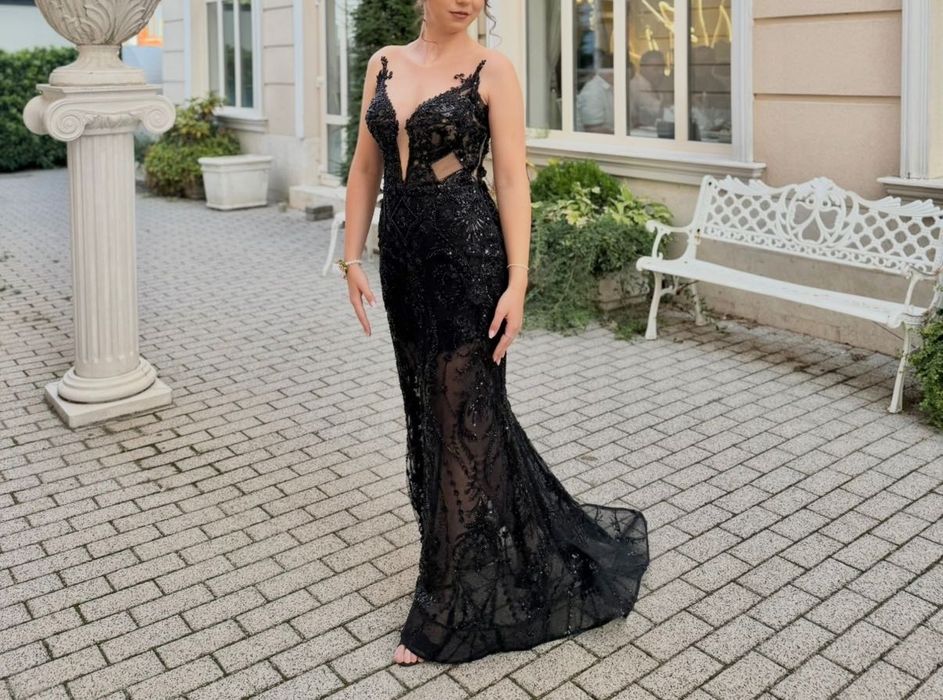 Официална черна рокля