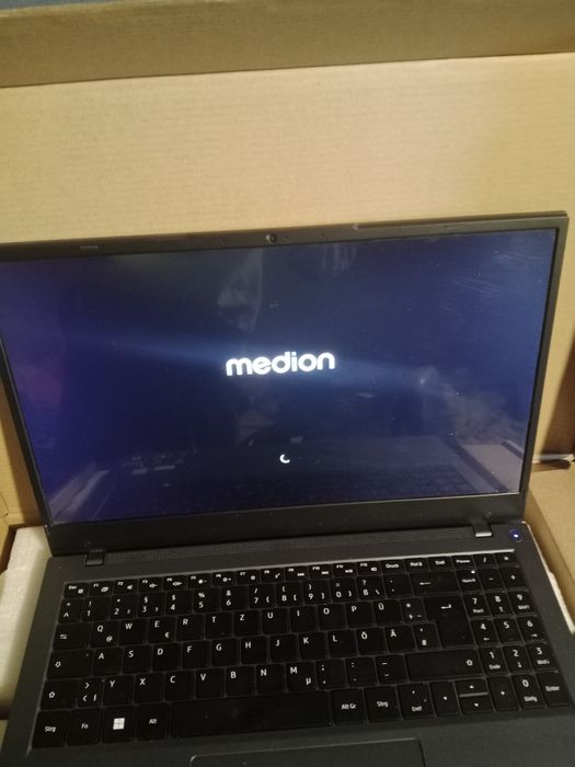Vând laptop medion