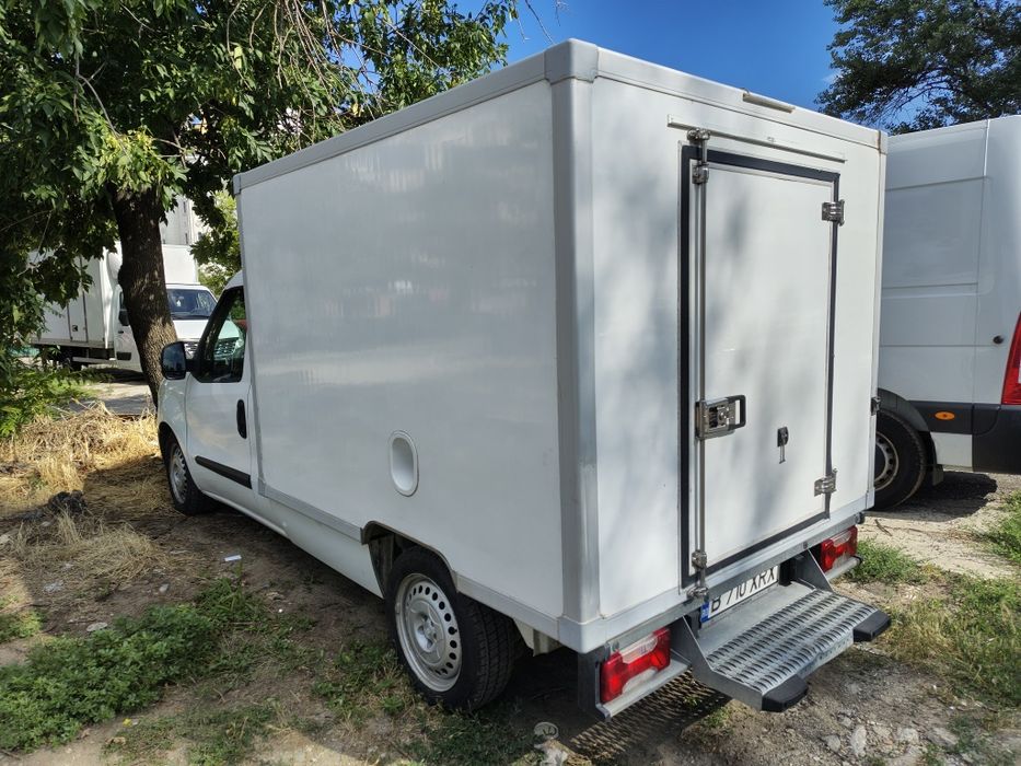 Închiriez frigorifica 220v  congelare