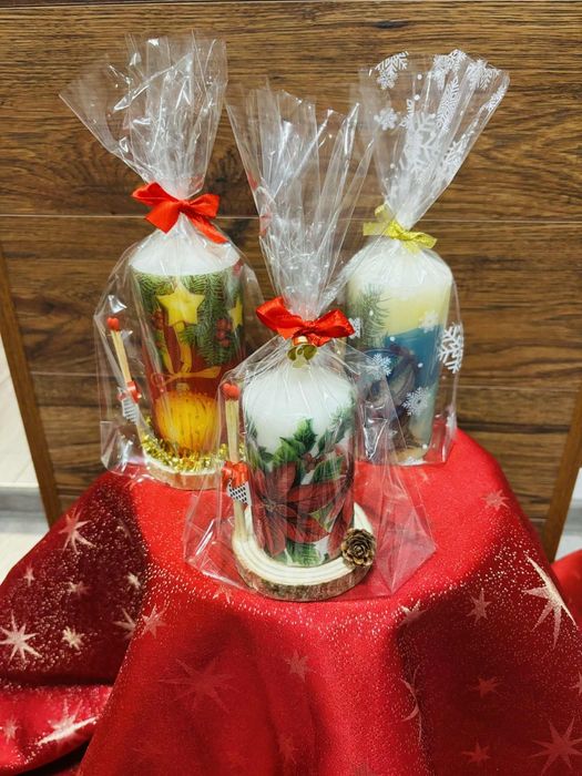 Коледни свещи и елхички