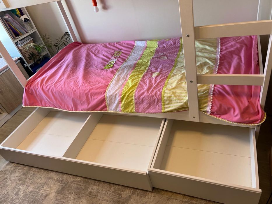 Pat suprapus IKEA MYDAL + saltele + sertare depozitare – stare foarte bună