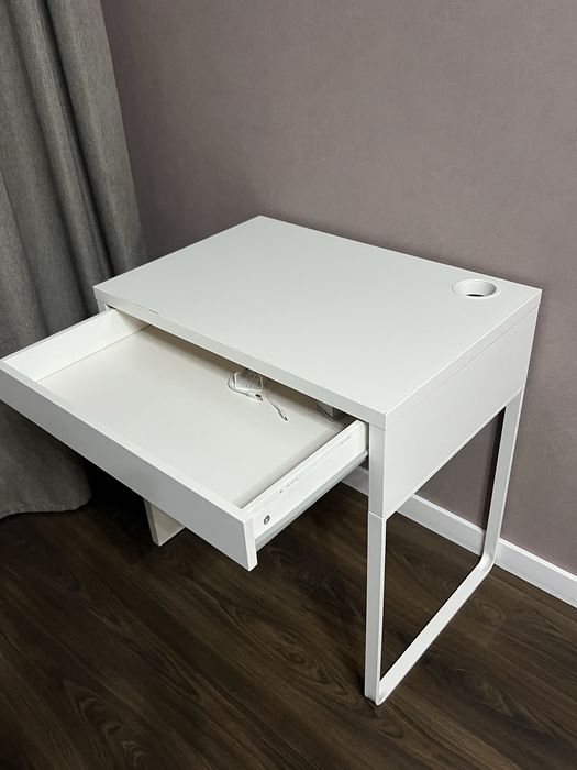 Письменный стол IKEA MICKE, белый