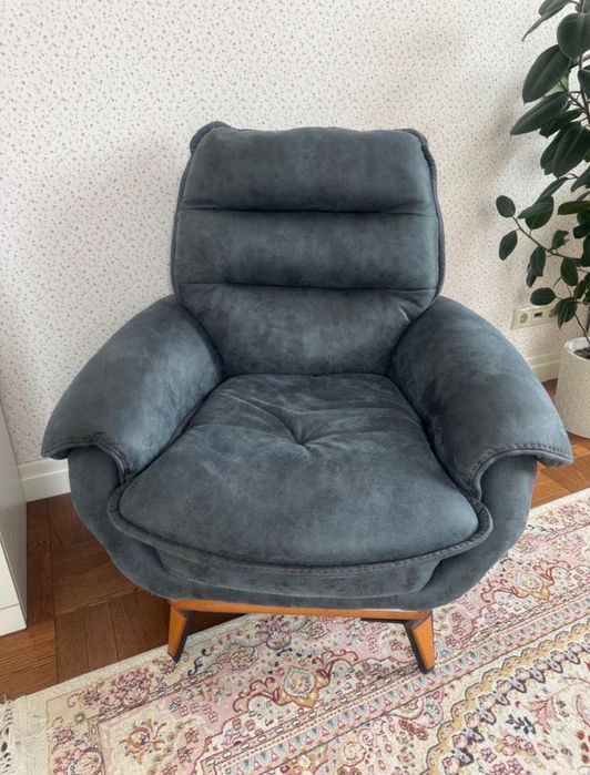 Продам диван с креслом