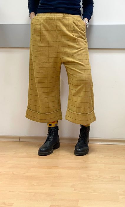 Страхотен авангарден бутиков вълнен панталон Phisique du role