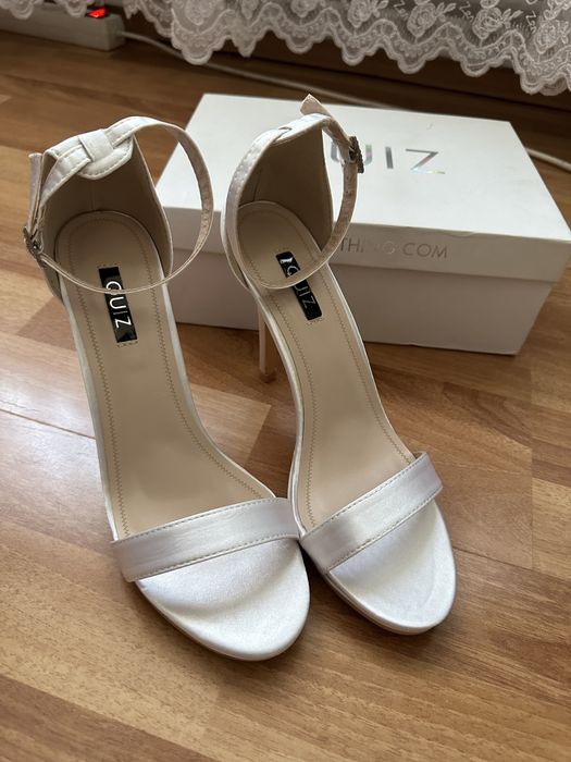 Sandale cu toc Quiz Queen Londra