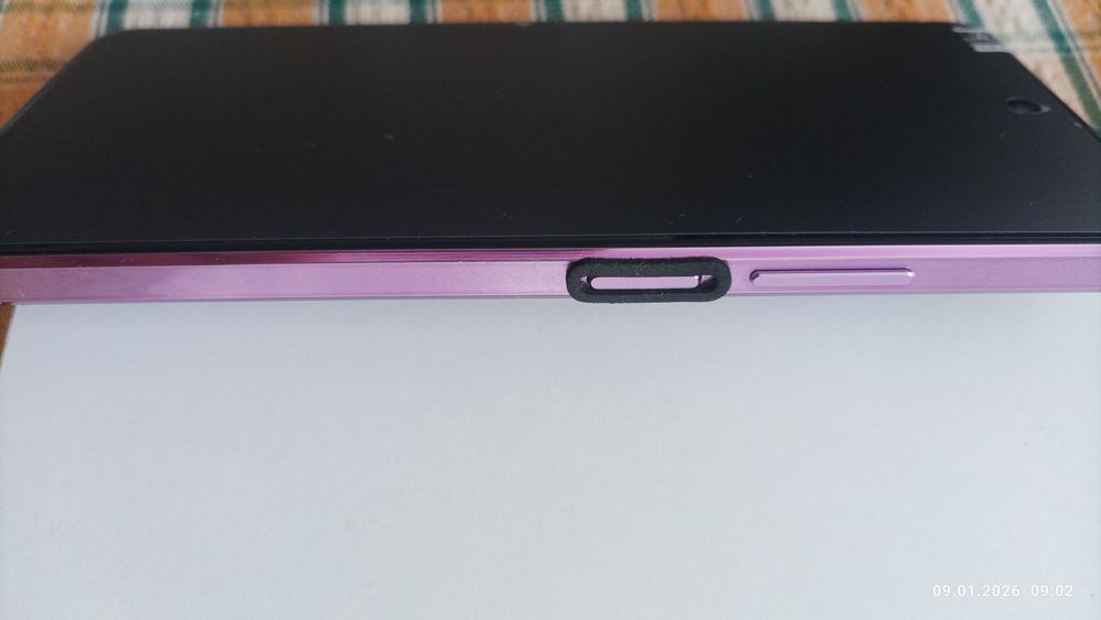 Telefon nou . La cutie.