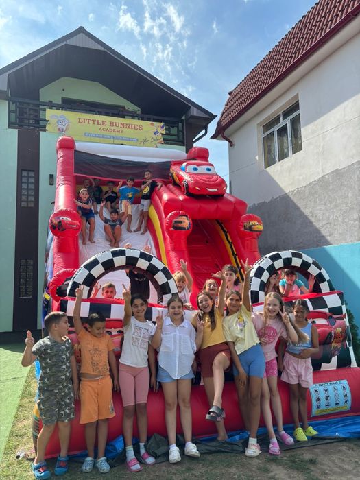 ÎNCHIRIEZ Tobogane Gonflabine + Înghețată