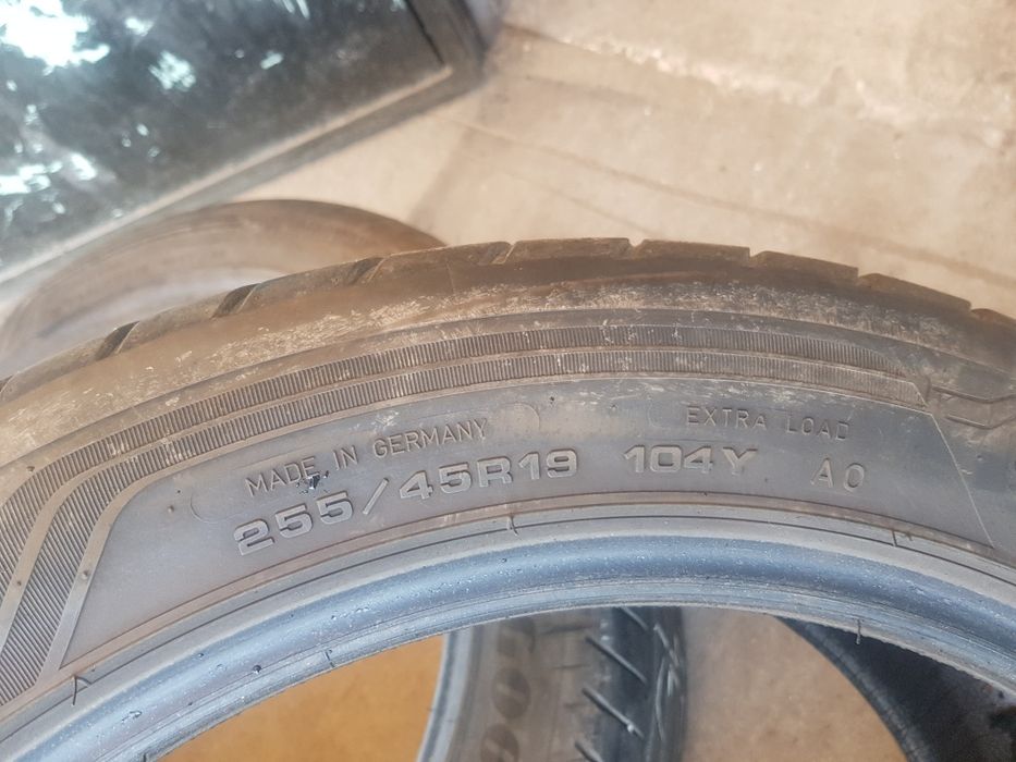 255/45/19 coodyear