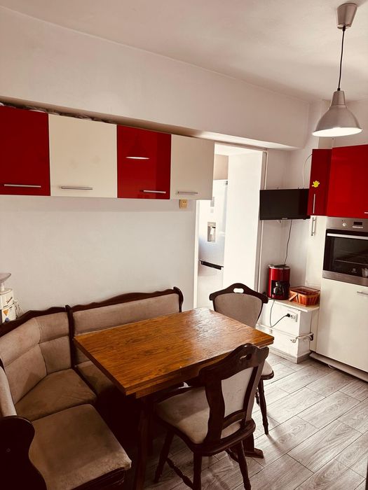 Închiriez apartament central