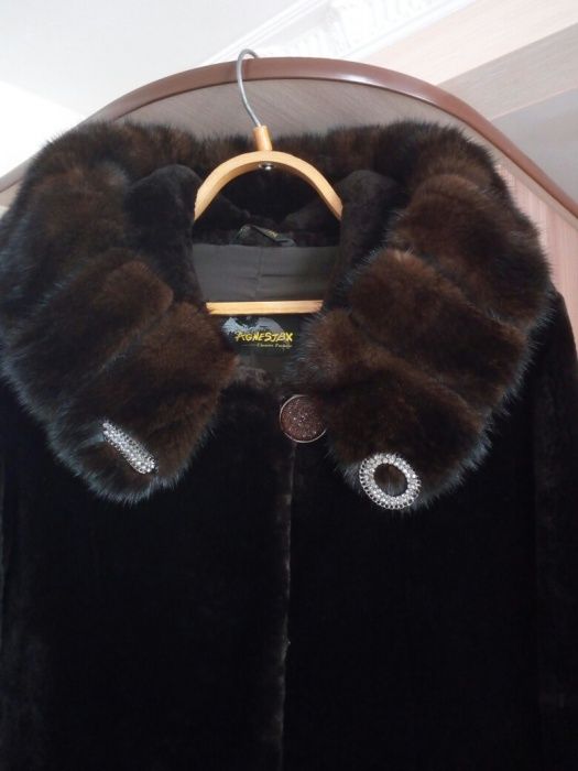 Шуба мутоновая с норкой.